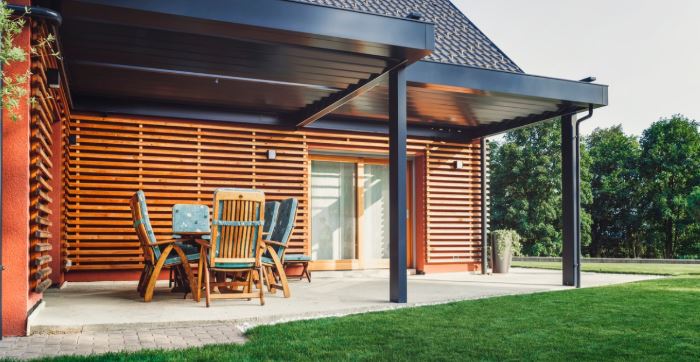 5 Ways to Protect Outdoor Wood Furniture